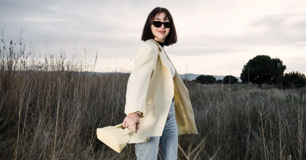 découvrez comment styliser une veste beige pour un look chic et élégant, parfait pour toutes les occasions.