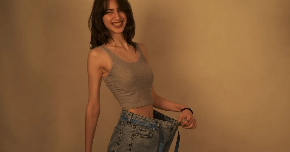 jeans conçus spécialement pour les cuisses généreuses et une taille fine, offrant confort et style impeccable.