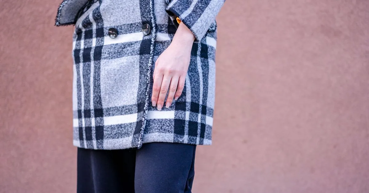 découvrez comment porter un pantalon blanc en hiver avec style grâce à nos conseils de mode tendance et astuces pour allier élégance et confort.